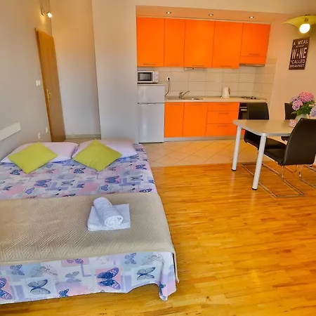 Tresnja Appartement Podstrana