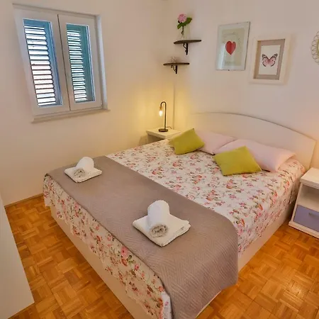 Tresnja Appartement Podstrana