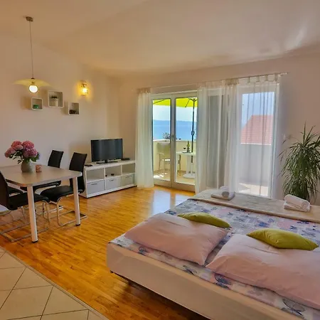 Tresnja Appartement Podstrana