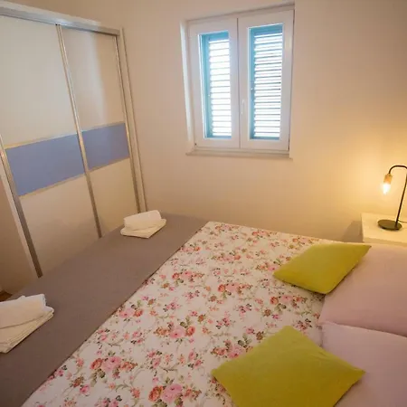Tresnja Appartement Podstrana