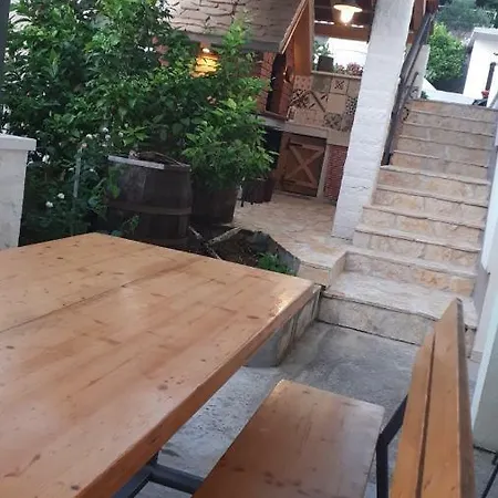 Tresnja * Podstrana